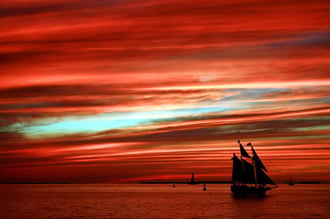 Sunset,_Mallory_Square,_Key_West,_Florida,_USA - WikiMedia Commons