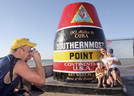 Family_at_Key_West_Buoy