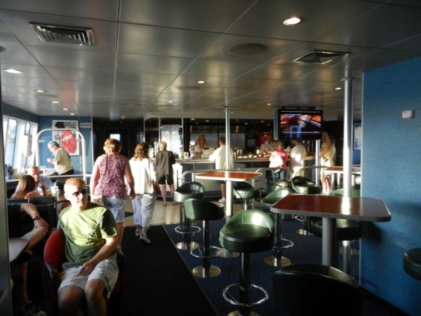 Gallery_10_Interior_lounge_Galley.jpg